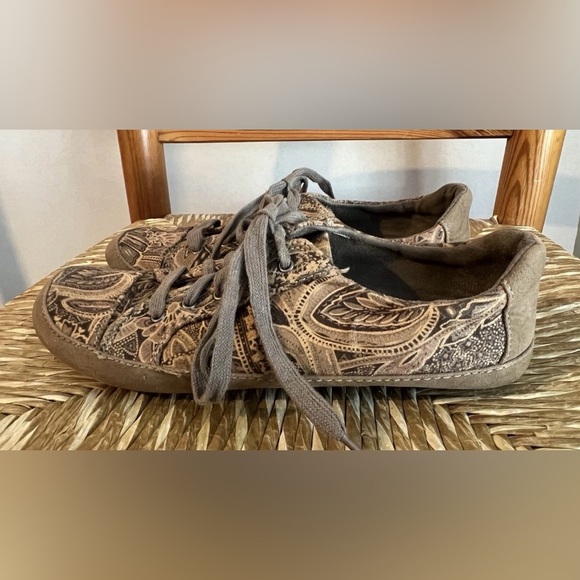 🌿 Cloud 9 Brown Paisley Comfort Sneakers – Boho Style Lace-Up Shoes (Size 8.5 M) - Picture 4 of 9